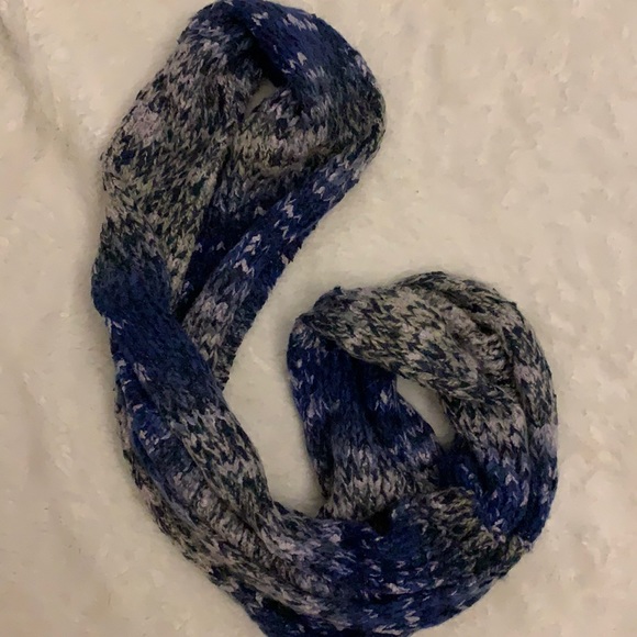 Infinity scarf - Picture 1 of 3